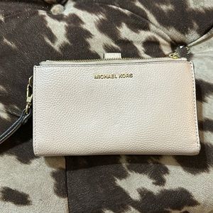 Michael kors pink wristlet